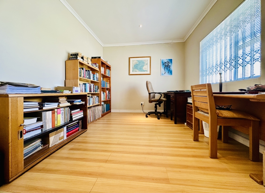 3 Bedroom Property for Sale in Westcliff Western Cape